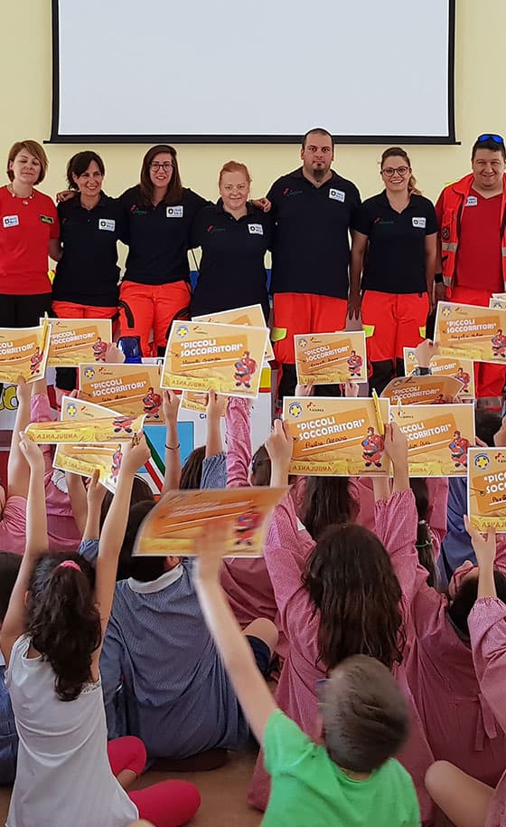 volontario croce gialla chiaravalle in centrale operativa